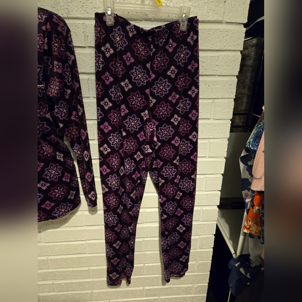 1071 secret treasures pajama set. - Picture 3 of 14